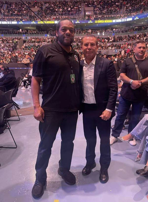 UFC에서 활동하는 허브 딘(왼쪽) 심판. 사진=허브 딘 SNS