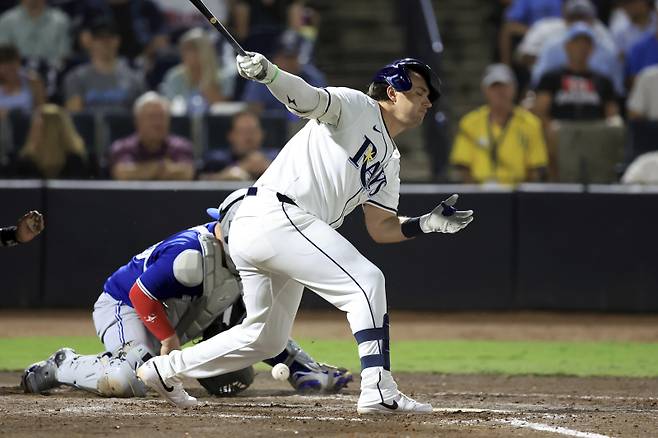 <yonhap photo-3694=""> Tampa Bay Rays' Bob Seymour strikes out against the Toronto Blue Jays during the sixth inning of a baseball game Tuesday, Sept. 16, 2025, in Tampa, Fla. (AP Photo/Mike Carlson)/2025-09-17 12:02:21/ <저작권자 ⓒ 1980-2025 ㈜연합뉴스. 무단 전재 재배포 금지, AI 학습 및 활용 금지></yonhap>