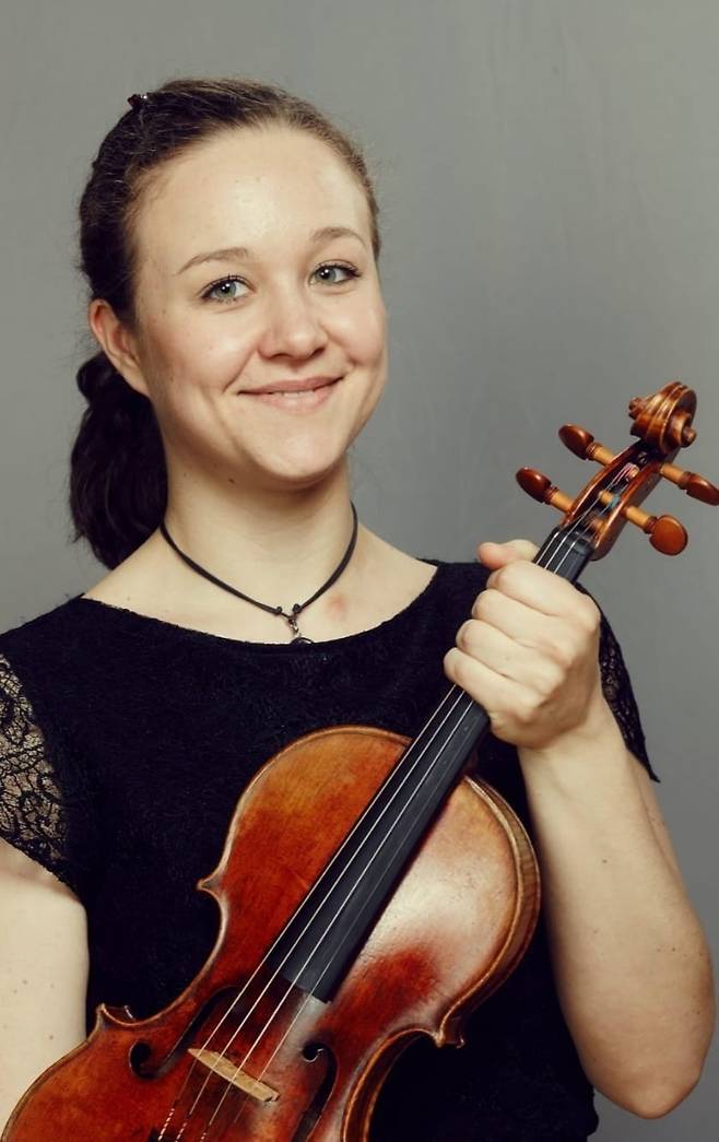 슬로베니안 필하모닉 악장인 바이올리니스트 아나 도잔. / 사진출처. 빈체로.