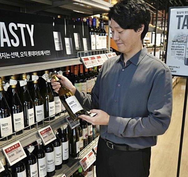 롯데마트·슈퍼가 출시한 자체 브랜드 ‘테이스티’ 와인.  롯데마트·슈퍼 제공