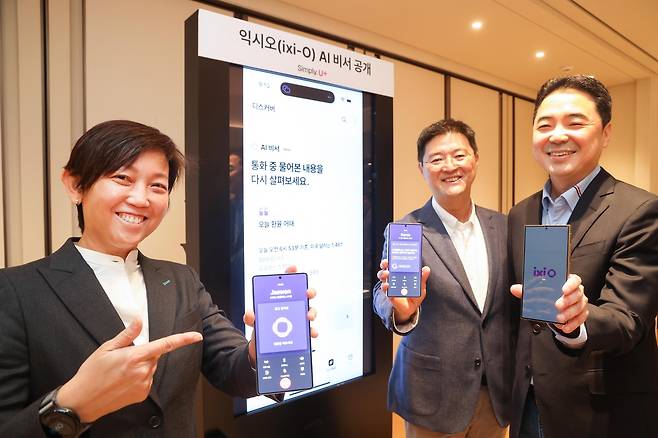 From left: Karen Teo, vice president of platforms and device partnerships at Google Asia Pacific; Lee Jae-won, executive vice president of consumer company at LG Uplus; and Lee Sang-yeob, CTO at LG Uplus, introduce the company's new AI agent ixi-O assistant in partnership with Google Cloud in Seoul on Thursday. (LG Uplus)