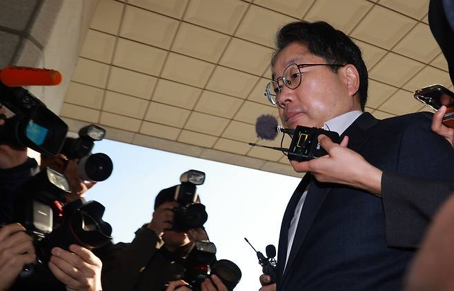 Acting Prosecutor General Noh Man-seok arrives at the Supreme Prosecutors’ Office in Seocho District, southern Seoul, on Nov. 12. [YONHAP]