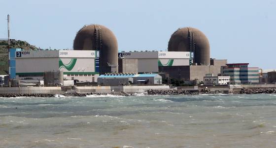 Units 3 and 4 of the Kori Nuclear Power Plant in Gijang County, Busan, are seen on Sept. 3, 2020. [SONG BONG-GEUN]