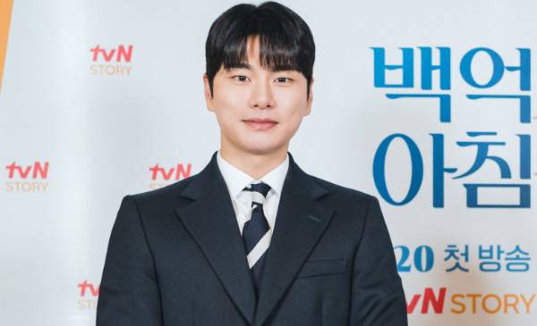 배우 이이경의 사생활을 폭로한 뒤 조작임을 시인한 여성이 또다시 폭로를 내놨다. 사진은 배우 이이경이  tvN STORY '백억짜리 아침식사' 기자간담회에 참석한 모습. /사진=스타뉴스(tvN STORY 제공)