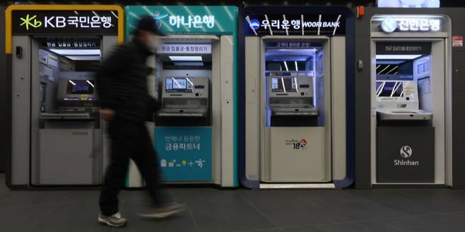 이번 흐름이 ‘금융시장의 장기 체질 변화’로 이어질지, 아니면 ‘금리 사이클 속 단기 현상’으로 그칠지는 향후 몇 달간 금리 방향에 달려 있다는 게 중론이다. 뉴시스