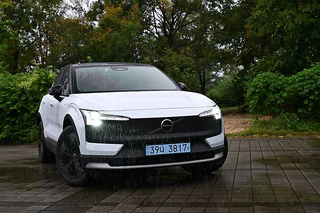 볼보 EX30CC. 사진: 김학수 기자