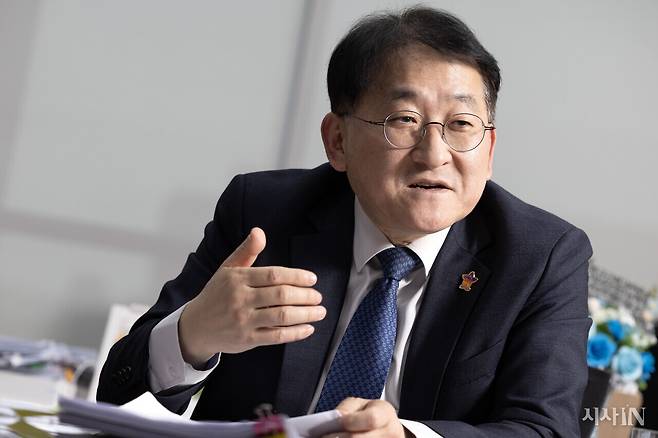 차규근 조국혁신당 의원은 산불특별법에 대해 “독소조항이 있는 법에 찬성할 수는 없고, 피해 주민 지원에 관한 내용이 담긴 법안에 반대하기도 어려워 기권표를 던졌다”라고 밝혔다. ⓒ시사IN 박미소