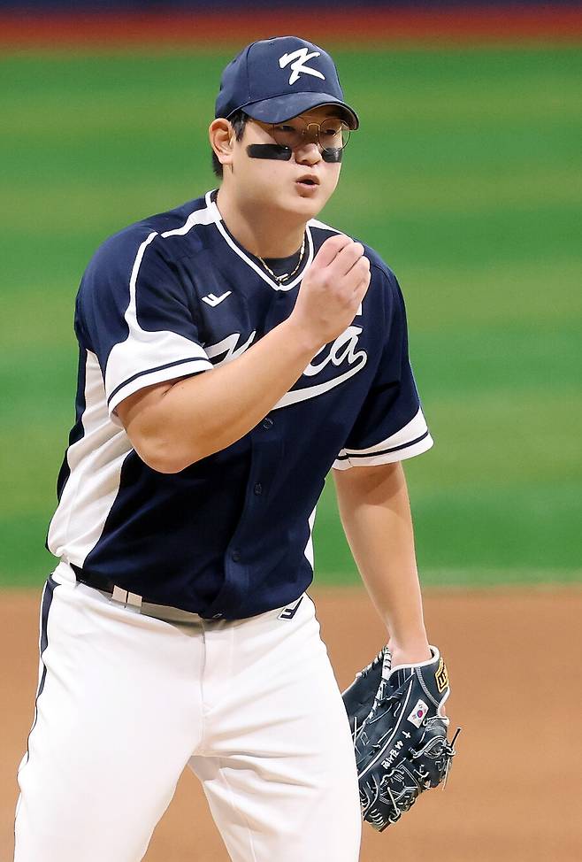 ▲ 한화 이글스 김서현이 지난 9일 한국 야구대표팀 소속으로 체코와의 평가전에 구원 등판해 투구를 준비하고 있다.&nbsp; ⓒ연합뉴스