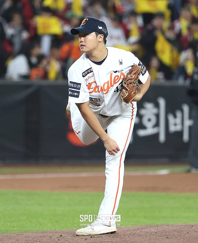 ▲ 위력적인 구위가 합격점을 받으며 내년 선발 한 자리에 도전할 가능성이 큰 정우주 ⓒ곽혜미 기자