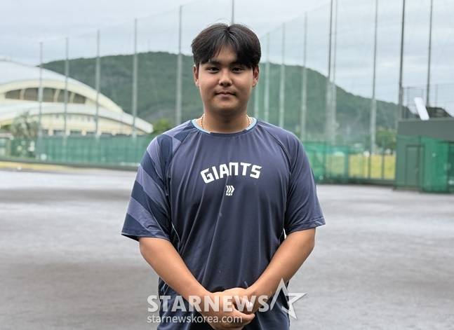 롯데 박재엽이 스타뉴스와 인터뷰 후 포즈를 취하고 있다. /사진=양정웅 기자