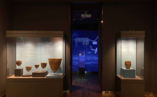 진주청동기문화박물관에 전시된 토기.