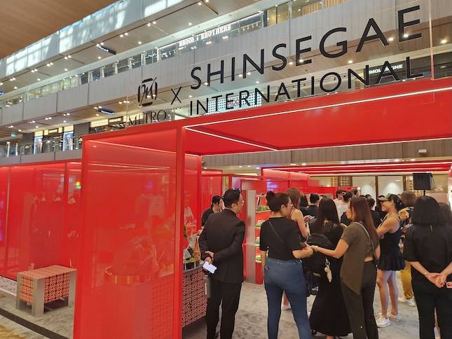 신세계인터내셔날이 지난 9월 싱가포르의 3대 쇼핑몰 중 하나인 파라곤 중앙광장에서 연 첫 글로벌 팝업스토어. / 사진=신세계인터내셔날