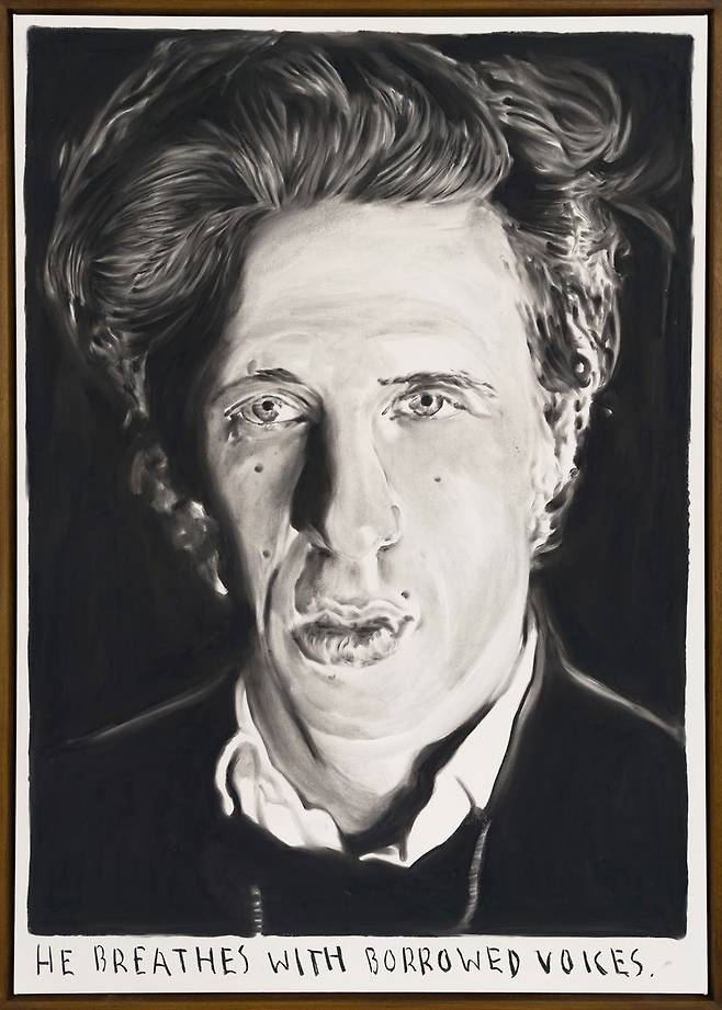 리너스 반 데 벨데. 그는 빌린 목소리로 숨을 쉰다., 2025, 캔버스에 목탄, 120 x 85 cm. (제공: 갤러리바톤)