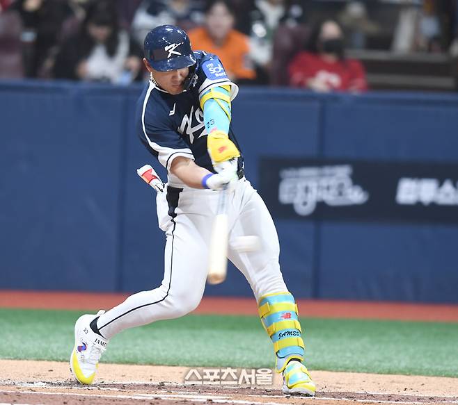 안현민이 9일 서울 고척 스카이돔에서 열린 ‘2025 K-베이스볼 시리즈’ 체코와 2차전 경기 3회초 1사 내야안타를 치고 있다. 고척 | 최승섭기자 thunder@sportsseoul.com