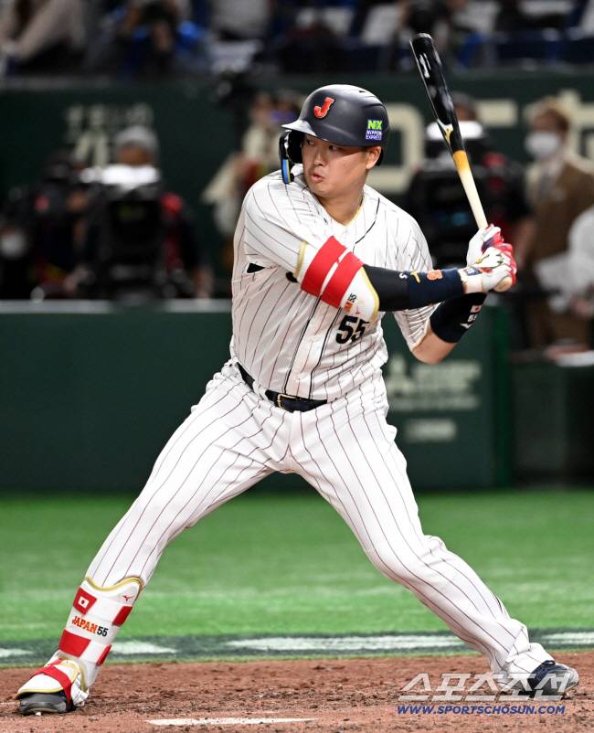 2023 월드베이스볼클래식(WBC) 한국과 일본의 경기가 10일 일본 도쿄돔에서 열렸다. 일본 무라카미 무네타카가 타격을 하고 있다. 도쿄(일본)=허상욱 기자wook@sportschosun.com/2023.03.10/