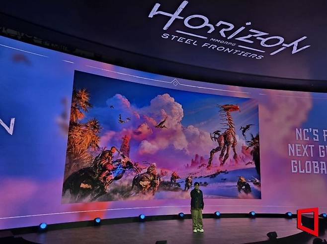 엔씨소프트가 13일 오전 부산 벡스코에서 열린 '지스타 2025'의 부스 내 오프닝 세션에서 미공개 신작 '호라이즌 스틸 프론티어스'를 공개했다. 노경조 기자