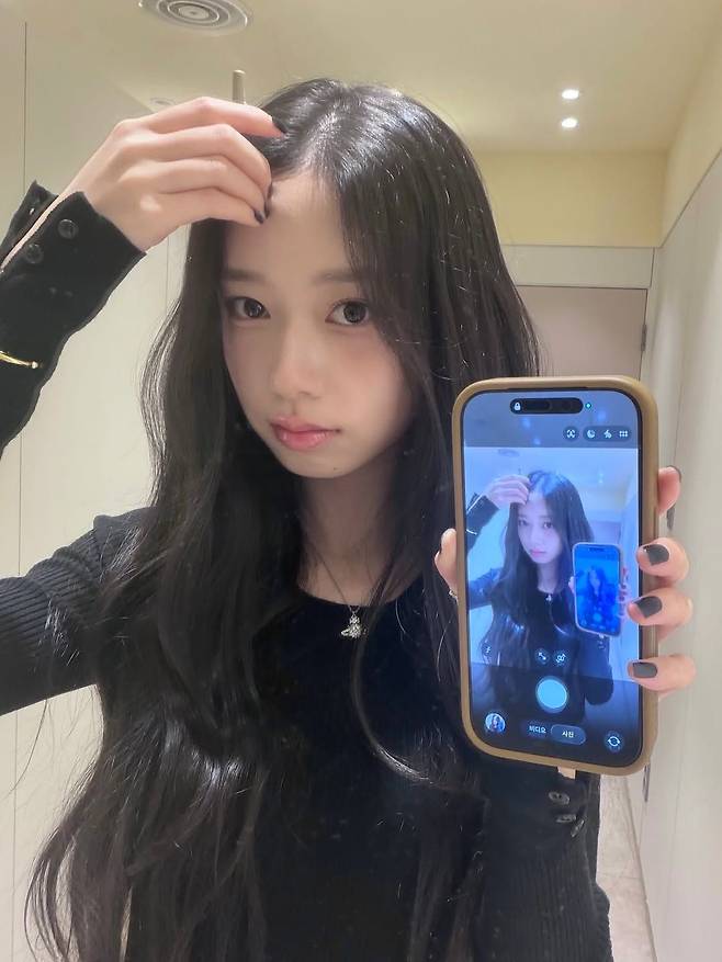 청순미 가득한 김도아의 토끼혀 립 메이크업. 인스타그램 @lcirndxah