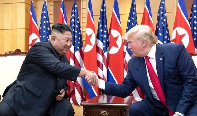 2019년 판문점서 만난 김정은 북한 국무위원장과 도널드 트럼프 미국 대통령 ⓒ연합뉴스