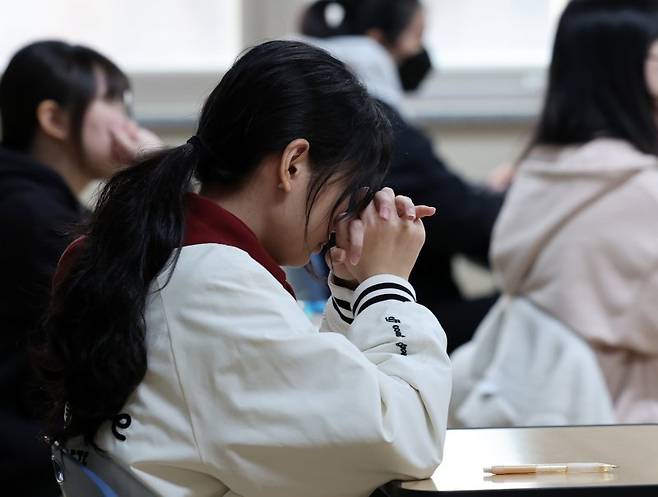 2026학년도 대학수학능력시험일인 13일 오전 인천시교육청 25지구 제53시험장이 마련된 인천 미추홀구 인화여자고등학교에서 한 수험생 책상 위에 수능 샤프가 올라가 있는 모습. /사진=뉴시스