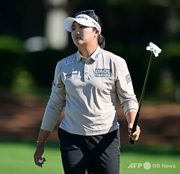 2025년 미국여자프로골프(LPGA) 투어 '디 안니카 드리븐 바이 게인브리지 앳 펠리컨'에 출전한 유해란 프로가 1라운드에서 경기하는 모습이다. 사진제공=ⓒAFPBBNews = News1 (사진을 무단으로 사용하지 마십시오.)