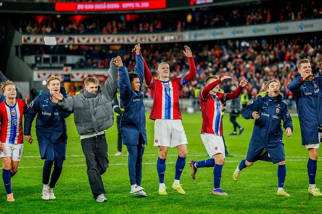 2026 북중미 월드컵 본선행이 가까워진 노르웨이 선수들이 기뻐하는 모습. 사진=AFP 연합뉴스