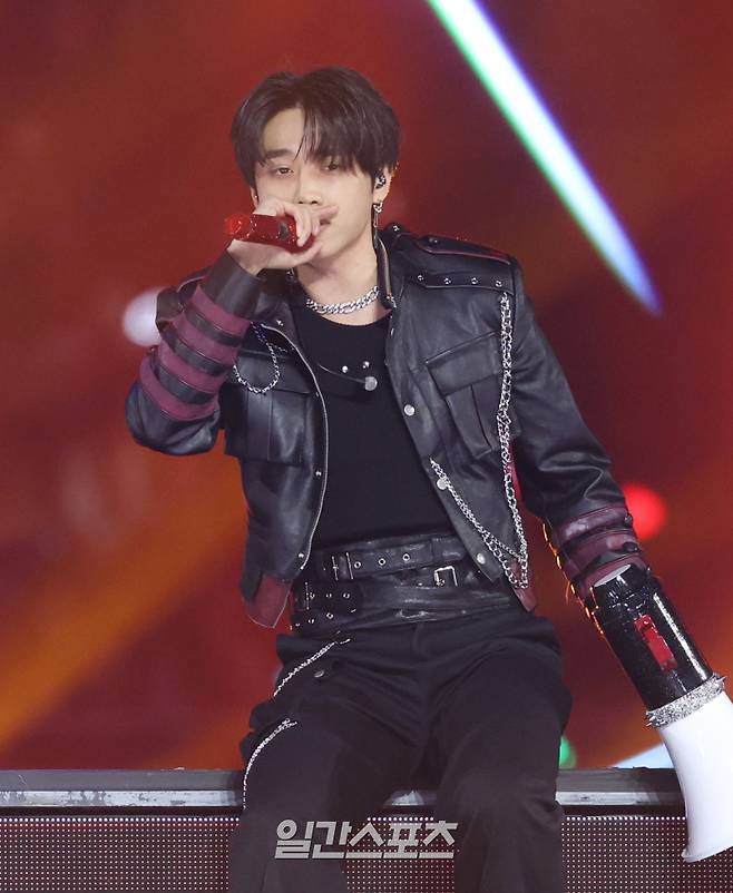 ‘2025 코리아 그랜드 뮤직 어워즈 with iM뱅크’(2025 KGMA) 첫날 아티스트데이가 14일 오후 인천 영종도 인스파이어 아레나에서 펼쳐졌다. 그룹 더보이즈의 선우가 공연을 펼치고 있다. KGMA는 한 해 동안 국내외 팬들에게 많은 사랑을 받은 K팝 아티스트와 작품들을 조명해 차별화된 콘텐츠를 선보이는 K팝 축제다. 올해는 KGMA 조직위원회와 크리에이터링, 디오디가 공동 주관하며, 인천광역시와 인천관광공사가 후원한다. 타이틀 스폰서로는 iM뱅크가 함께한다. 2025 KGMA는 KT ENA가 주관 방송사로 참여하며, 틱톡라이브를 통해 일본, 중국을 제외한 국내 및 글로벌에 생중계된다. 일본에서는 훌루 재팬을 통해 실시간으로 볼 수 있다.&nbsp; 영종도(인천)=KGMA특별취재단/2025.11.14./