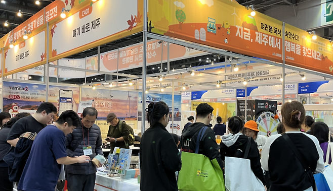 메가쇼 2025 시즌2 제주관광홍보관이 관람객들로 붐빈 모습. (제주도관광협회 제공)