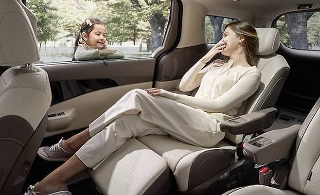 가족을 VIP로 모시는 카니발 [사진출처=기아]