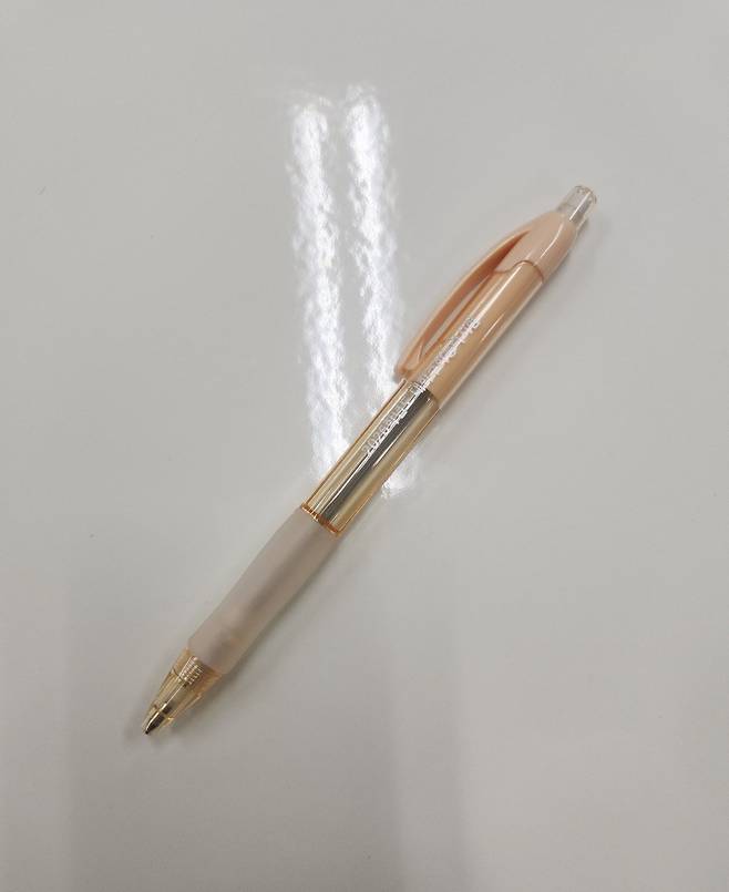 2026학년도 대학수학능력시험 수험생들에게 배부된 샤프 [온라인 커뮤니티]