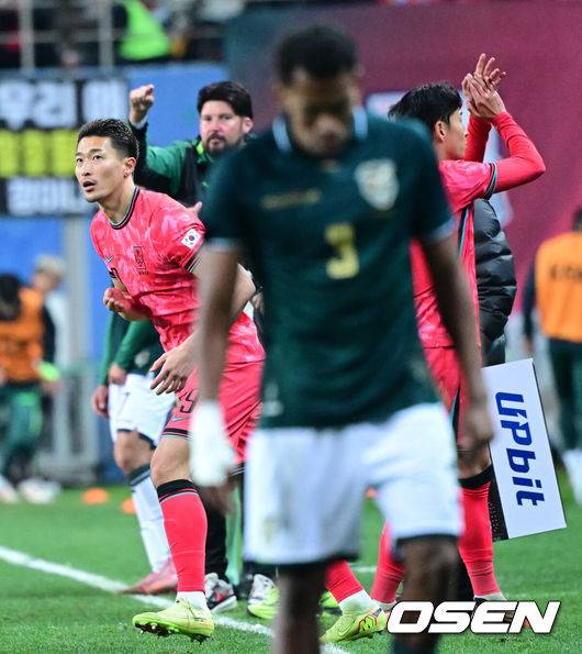 [OSEN=대전, 최규한 기자] 14일 오후 대전월드컵경기장에서 대한민국과 볼리비아의 축구 국가대표팀 평가전이 열렸다.홍명보호는 내년 6월 열리는 2026 국제축구협회(FIFA) 북중미월드컵을 앞두고 월드컵 남미 예선에서 7위를 거두며 플레이오프에 진출한&nbsp;볼리비아를 상대로 본선에서의 경쟁력을 시험할 기회를 갖는다.후반 한국 조규성이 교체 투입 되고 있다. 2025.11.14 / dreamer@osen.co.kr