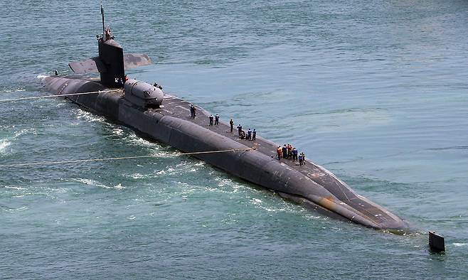 미 해군 핵추진 순항유도탄 잠수함 미시간함이 출항하고 있다. 세계일보 자료사진