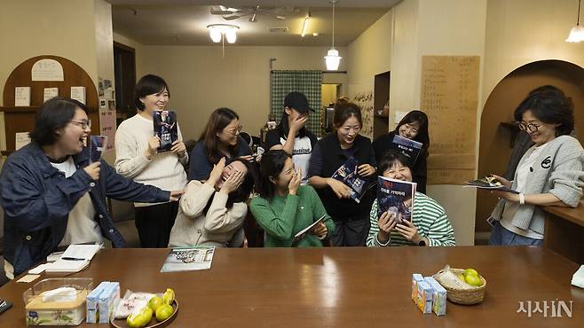 10월18일 강원도 동해시 서호책방에서 열세 번째 <시사IN> ‘찾아가는 독자위원회’가 열렸다. ⓒ시사IN 이명익