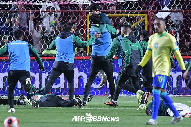 지난 9월 4100m 고지대 홈경기장에서 브라질을 꺾었던 볼리비아 대표팀. /AFPBBNews=뉴스1