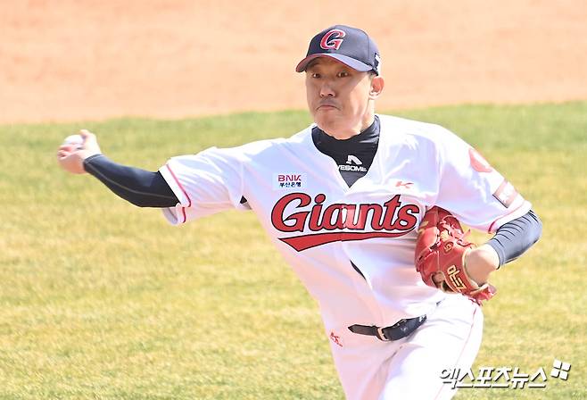 2018시즌을 앞두고 2차 드래프트를 통해 롯데 자이언츠 유니폼을 입었던 사이드암 오현택. 사진 엑스포츠뉴스 DB