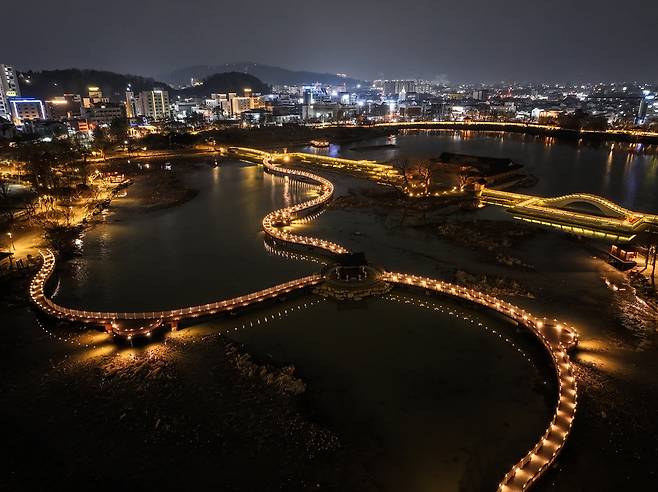 전주 덕진공원 야간경관 [전주시 제공. 재판매 및 DB 금지]