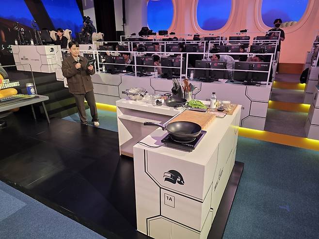 - 한창 싸웠으니 이제 먹어야겠지?