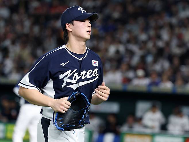 15일 일본 도쿄돔에서 열린 일본과 경기 도중 마운드에서 내려가는 이호성