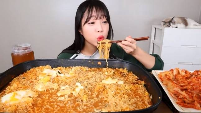 많이 먹다보니 치아 마모가 빨라졌다는 쯔양. 먹방 유튜버의 고충일 수 있다. 사진=쯔양 유튜브 채널 캡처