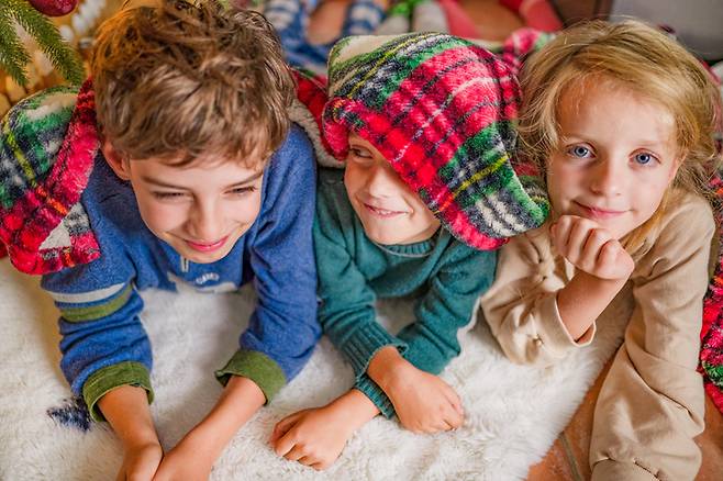 어린 시절에 만들어진 친구 관계는 성인이 된 뒤 우정과 연인 관계에서 어머니 보다 더 큰 역할을 했다. 사진=게티이미지뱅크