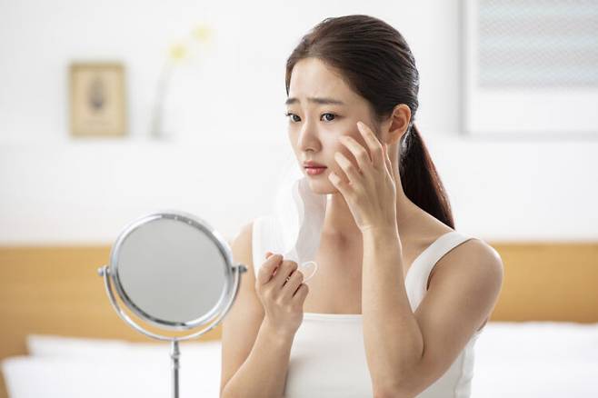 볼 처짐은 근육 불균형과 순환 저하 등으로 나타날 수 있다. 사진=클립아트코리아