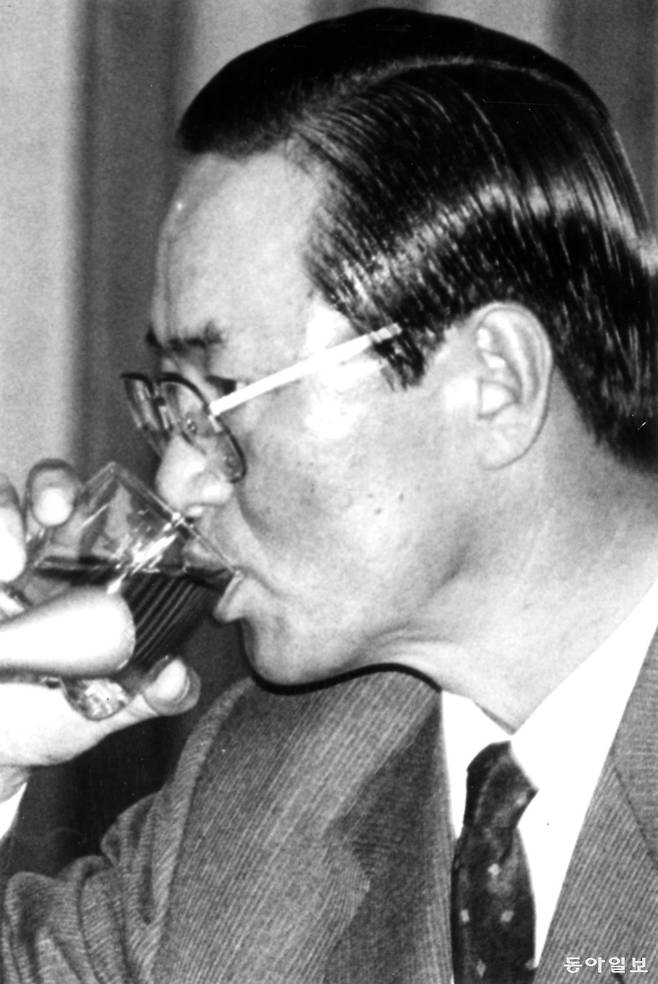 국회 5공비리특위 일해재단 청문회에 증인으로 나온 안현태 전 청와대경호실장. 1988년 11월 8일. 동아일보 DB.