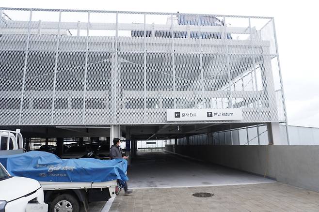 차량 반납하는 타워 주차장 모습. IS포토