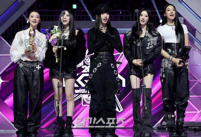 2025 코리아 그랜드 뮤직 어워즈 with iM뱅크’(2025 KGMA) 첫날 아티스트데이가 14일 오후 인천 영종도 인스파이어 아레나에서 펼쳐졌다. 미야오가 IS루키상을 수상한 미야오가 소감을 말하고 있다. KGMA는 한 해 동안 국내외 팬들에게 많은 사랑을 받은 K팝 아티스트와 작품들을 조명해 차별화된 콘텐츠를 선보이는 K팝 축제다. 올해는 KGMA 조직위원회와 크리에이터링, 디오디가 공동 주관하며, 인천광역시와 인천관광공사가 후원한다. 타이틀 스폰서로는 iM뱅크가 함께한다. 2025 KGMA는 KT ENA가 주관 방송사로 참여하며, 틱톡라이브를 통해 일본, 중국을 제외한 국내 및 글로벌에 생중계된다. 일본에서는 훌루 재팬을 통해 실시간으로 볼 수 있다.&nbsp; 영종도(인천)=KGMA특별취재단/2025.11.14./