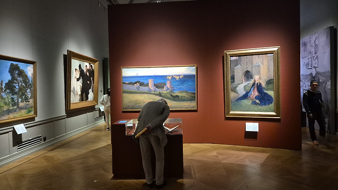 한나 허쉬 파울리 회고전 전시 전경. 초상화, 풍경화 등 다양한 장르를 넘나들며 대단한 묘사력을 보여준다. ©김슬기