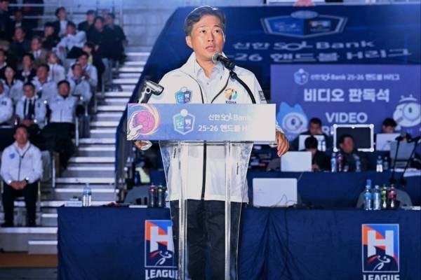 사진 신한 SOL Bank 25-26 핸드볼 H리그 개막 선언을 하는 곽노정 한국핸드볼연맹 총재, 사진 제공=한국핸드볼연맹