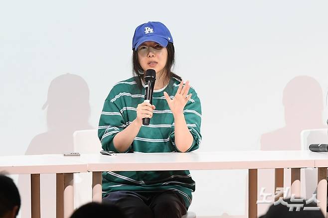 민희진 전 어도어 대표가 지난해 4월 25일 긴급 기자회견에서 발언하는 모습. 박종민 기자