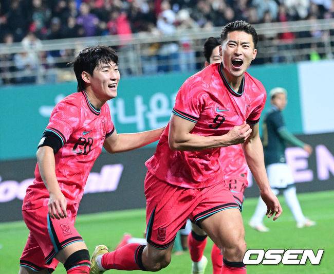 [OSEN=대전, 최규한 기자] 1년 8개월 만에 대표팀으로 돌아온 조규성이 골맛을 봤다. 손흥민도 프리킥 득점으로 한국을 승리로 이끌었다.홍명보 감독이 이끄는 한국축구대표팀(FIFA 랭킹 22위)은 14일&nbsp;대전월드컵경기장에서 볼리비아(76위)와 11월 A매치 1차전을 치러 2-0으로 승리했다.&nbsp;후반 막판 한국 조규성이 팀 두번째 골을 작렬시킨 뒤 환호하고 있다. 2025.11.14 / dreamer@osen.co.kr