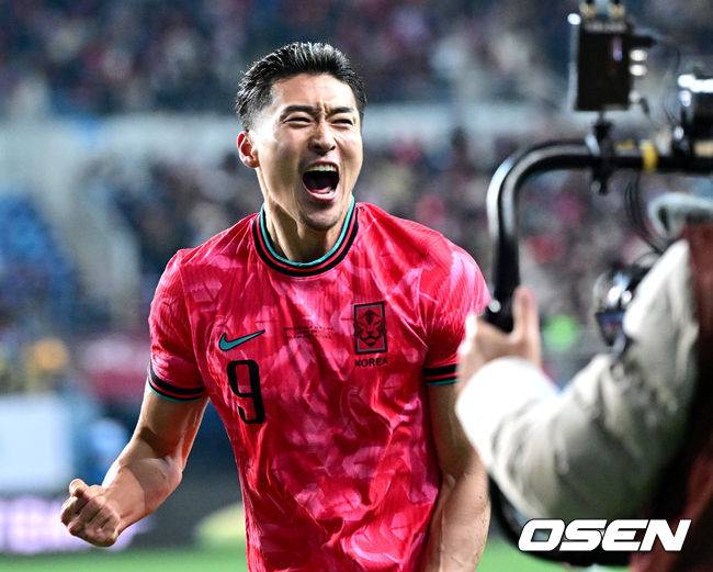 [OSEN=대전, 최규한 기자] 1년 8개월 만에 대표팀으로 돌아온 조규성이 골맛을 봤다. 손흥민도 프리킥 득점으로 한국을 승리로 이끌었다.홍명보 감독이 이끄는 한국축구대표팀(FIFA 랭킹 22위)은 14일&nbsp;대전월드컵경기장에서 볼리비아(76위)와 11월 A매치 1차전을 치러 2-0으로 승리했다.&nbsp;후반 막판 한국 조규성이 팀 두번째 골을 작렬시킨 뒤 환호하고 있다. 2025.11.14 / dreamer@osen.co.kr