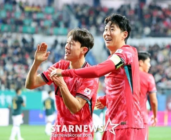 이재성(왼쪽)과 손흥민. /사진=강영조 선임 기자