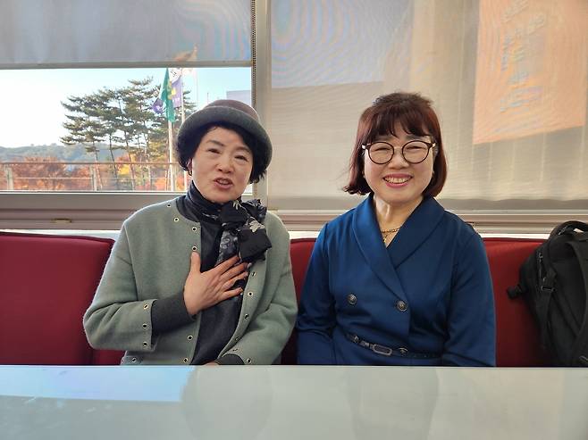 연합뉴스와 인터뷰하는 최봉금(왼쪽)·유안순 씨 [촬영 김준태]